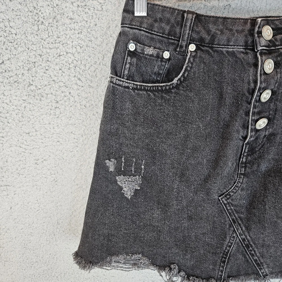 BDG Womens Black All Cotton Distressed Denim Mini Skirt Sz M Raw Hem Button Up - Picture 2 of 11